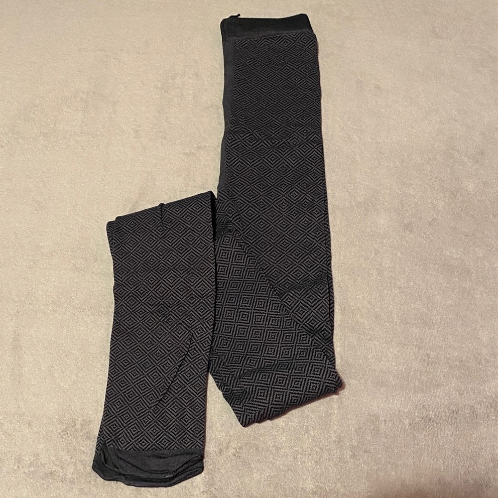 Diamond-Patterned Tighte - Picture 2 of 5
